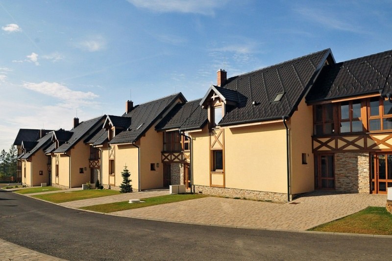 BRAVURA_E1_cierna_SK